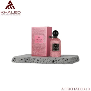 عطر افتنان (Eftinaan) از برند ارض الزعفران با رایحه میوه‌ای، گلی و شیرین شرقی