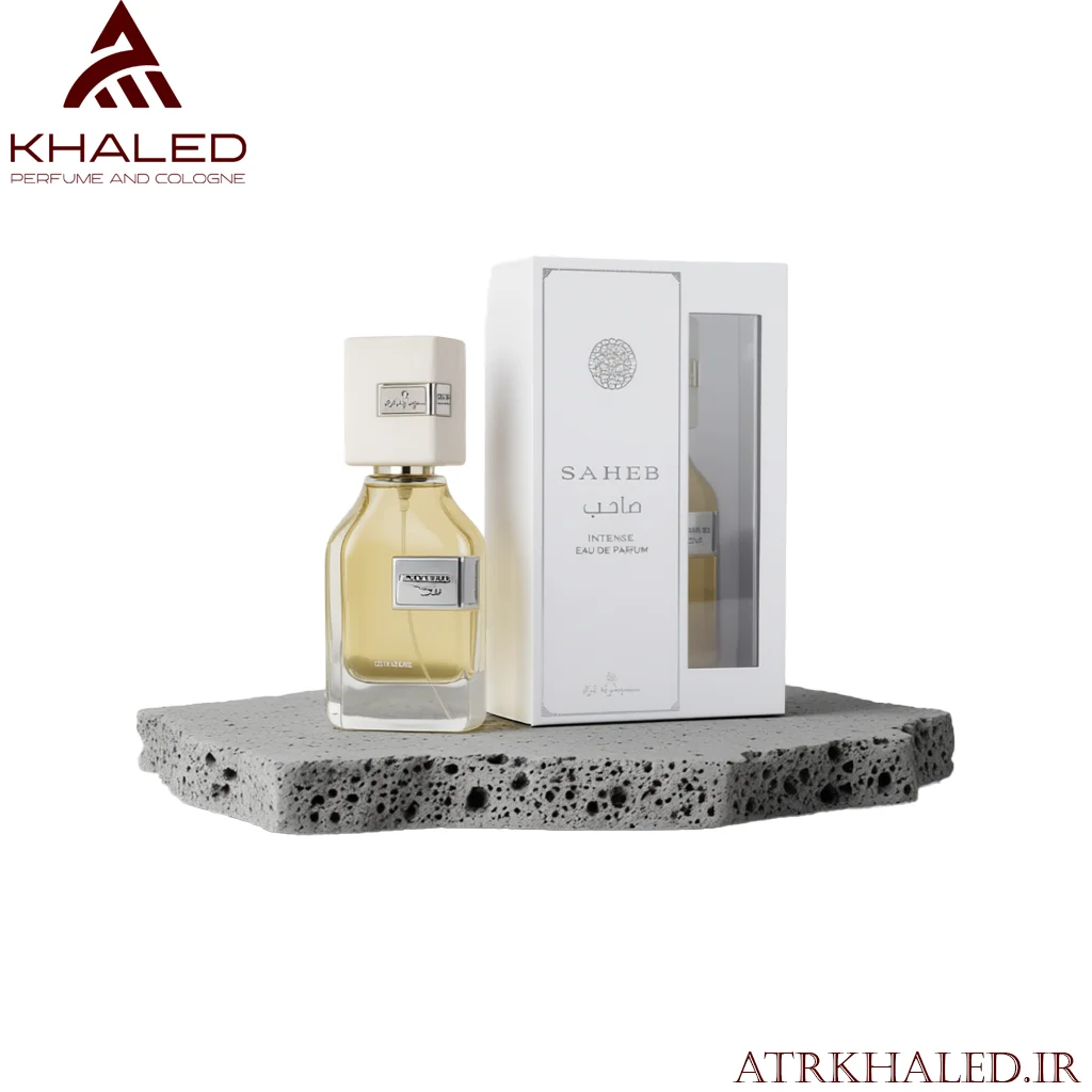 عطر صاحب اینتنس (Saheb Intense) از برند ارض الزعفران با رایحه گیاهی، چای و ادویه‌ای شرقی
