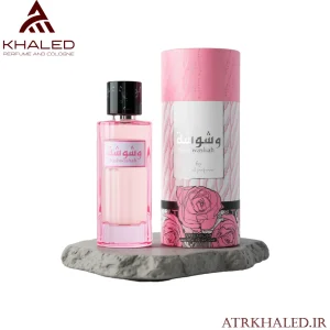 عطر وِشووشه (Washwashah) از برند ارض الزعفران (Ard Al Zaafaran) با رایحه گلی، میوه‌ای و پودری لطیف و زنانه